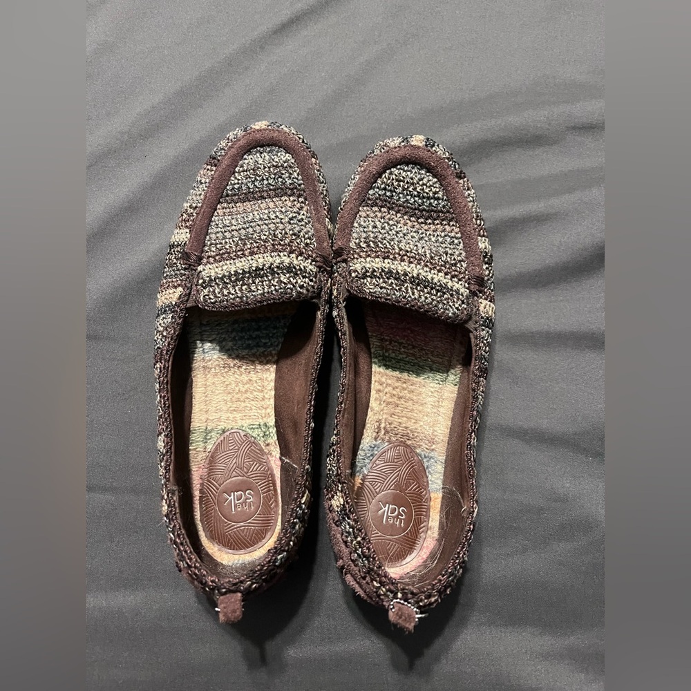 The Sak. Comfortable flats. Size 7. Worn twice.